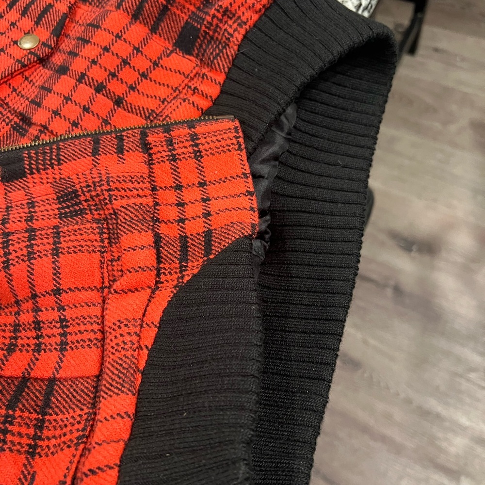 Volcom Red and Black Plaid Jacket with White Collar - Picture 16 of 16
